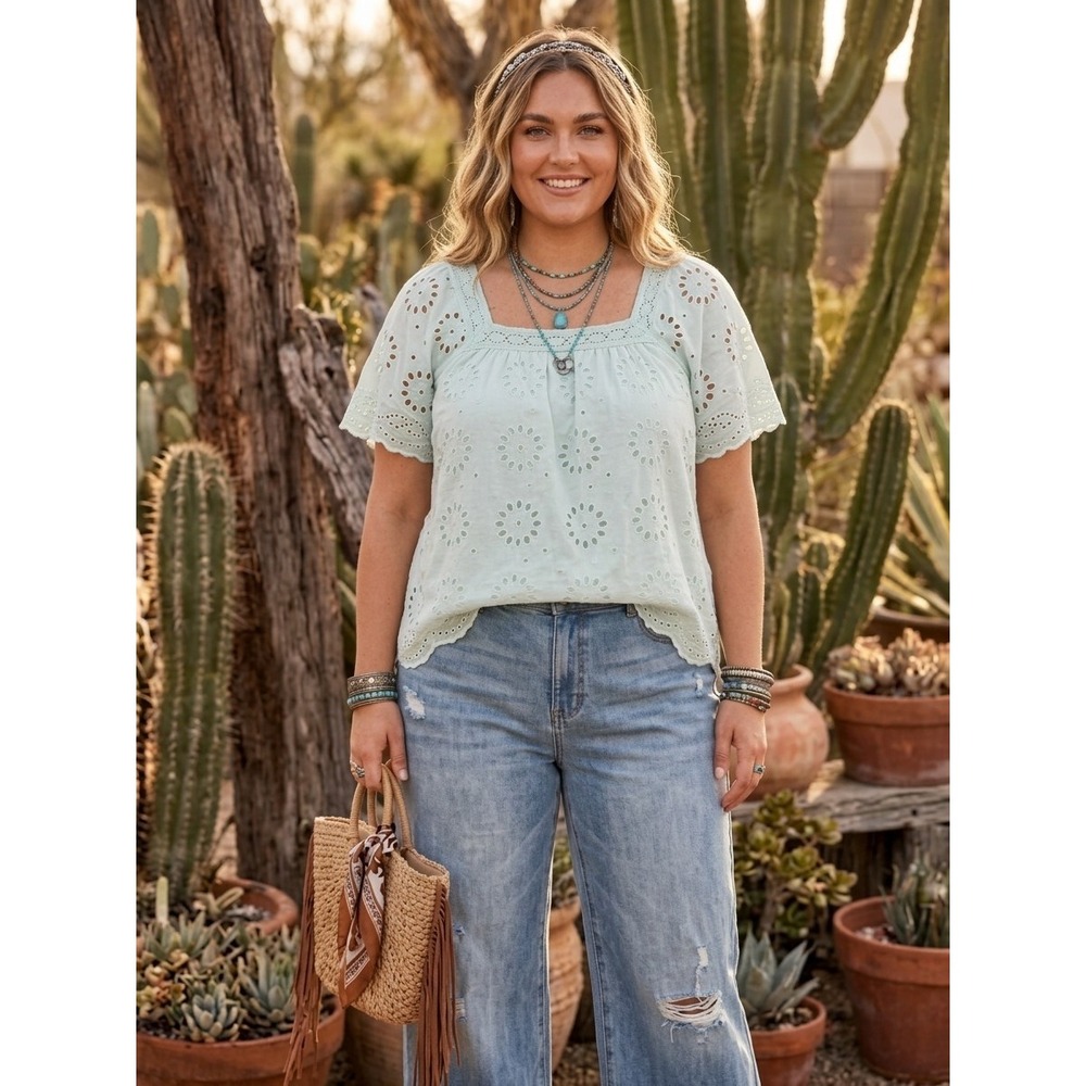 Artelier Nicole Miller Womens Plus Size 1X Light Blue Eyelet Embroidered Top